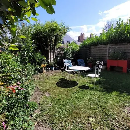 Le Jardin Des Murmures