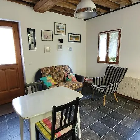 Le Jardin Des Murmures بيت للعطل